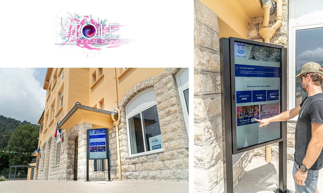 Totem tactile d'affichage légal installé devant une mairie